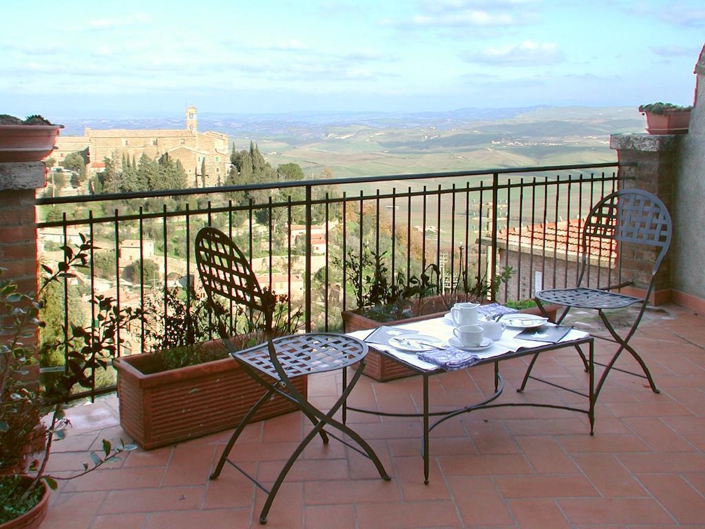 Albergo Il Giglio Montalcino Exterior photo